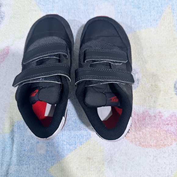 Nike - Picture 5 of 5